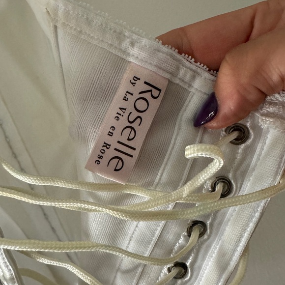 White corset - Picture 3 of 5